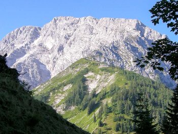 Blick vom Ahornkaser zum Purtschellerhaus und Hohen Göll