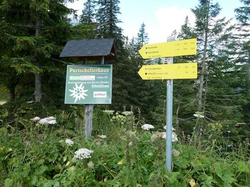 Wegweiser am Ahornkaser